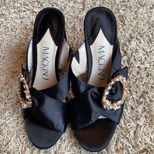 Mackinj Round Heel Dress/Wedding Sandal in Size 7